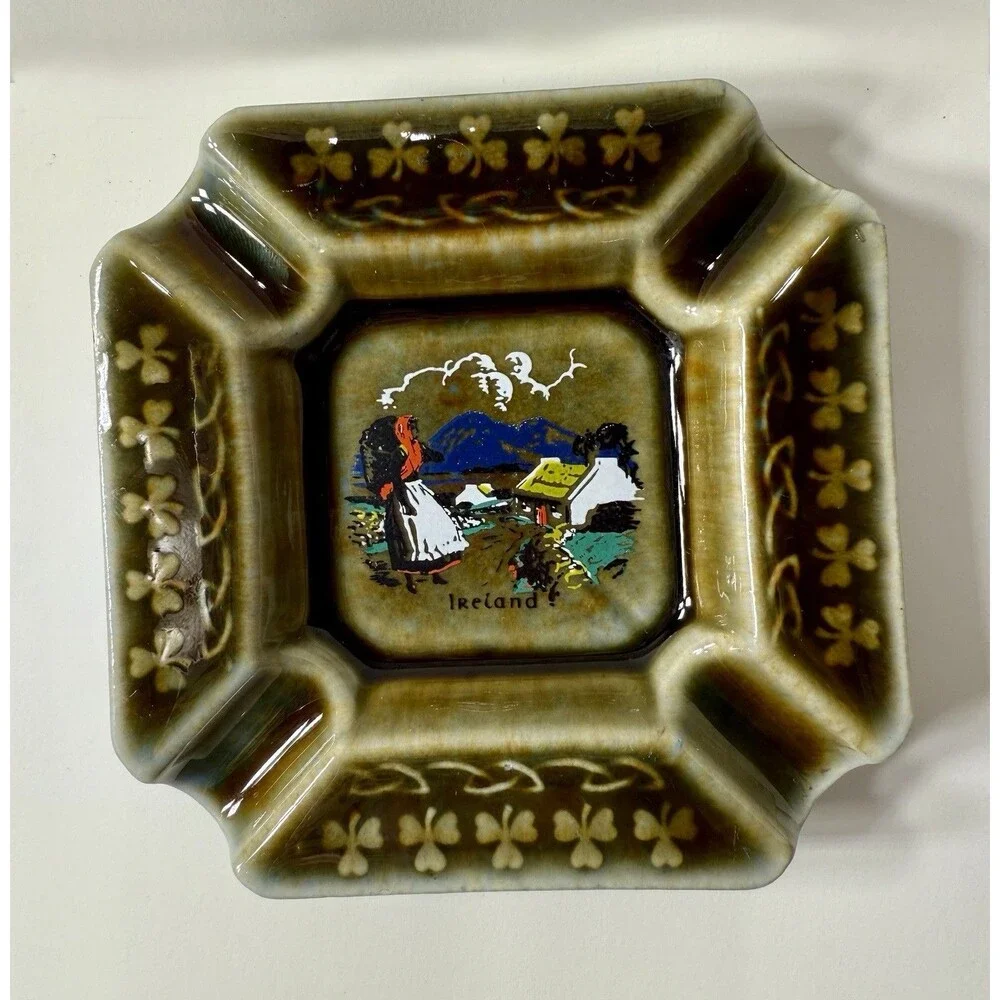 Vintage‎ Countryside Cottage Porcelain Ashtray Folk Art Wade Irish Porcelain